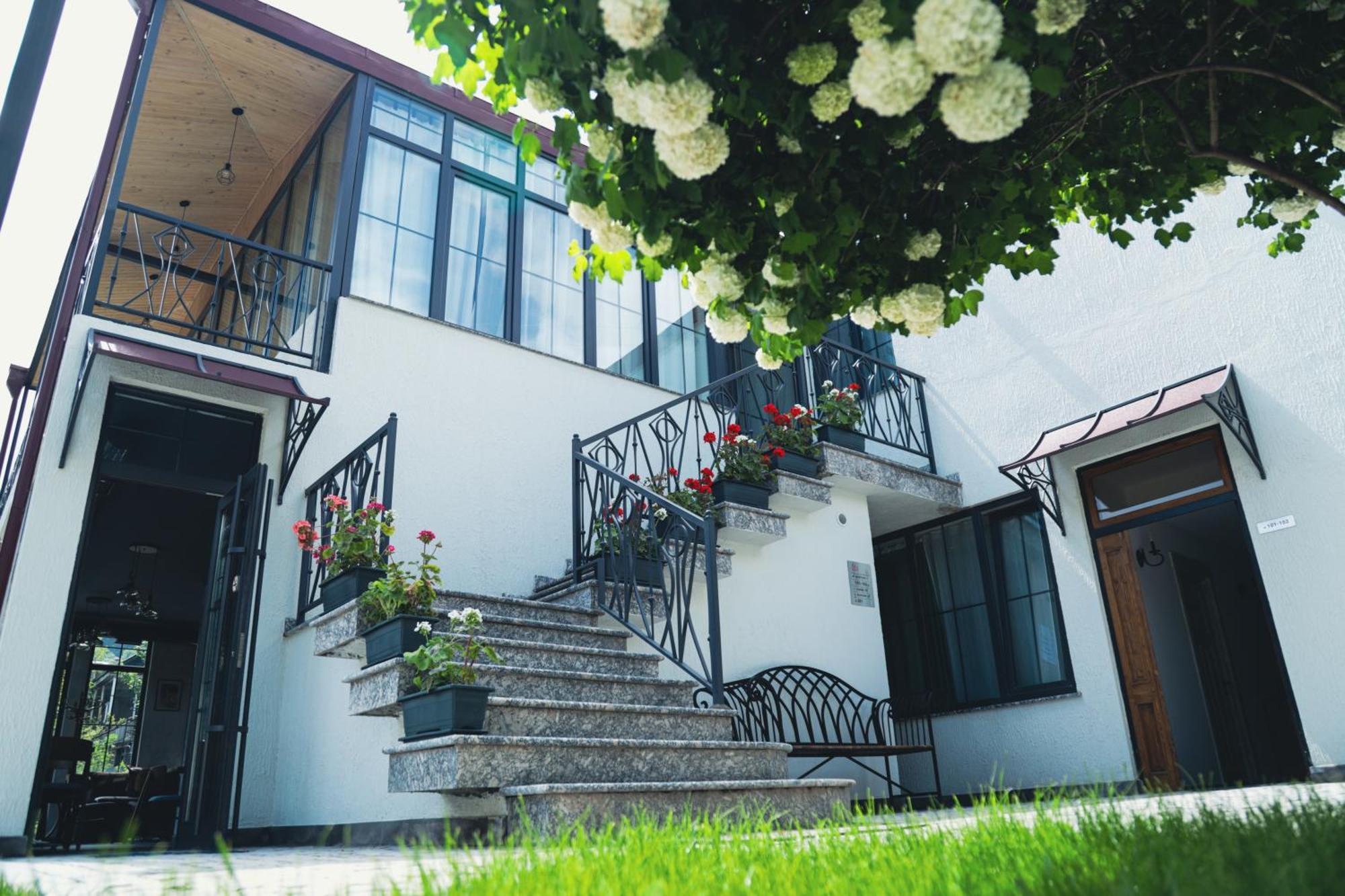 Redroof Country House Hotel Goris Exterior foto